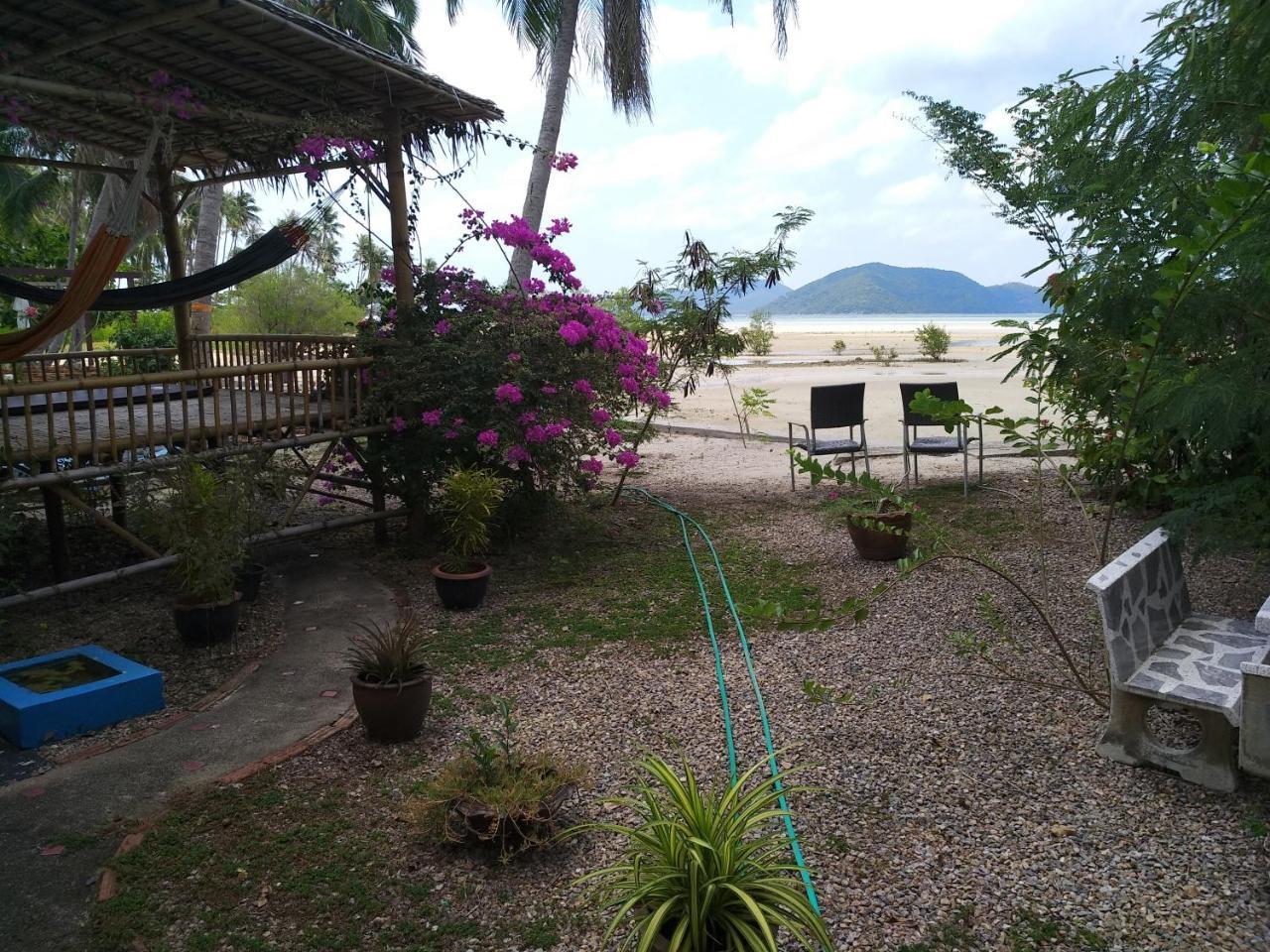 Villa Right On The Beach House à Taling Ngam Beach Extérieur photo