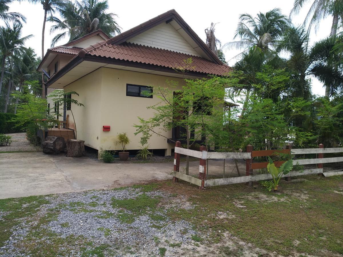 Villa Right On The Beach House à Taling Ngam Beach Extérieur photo